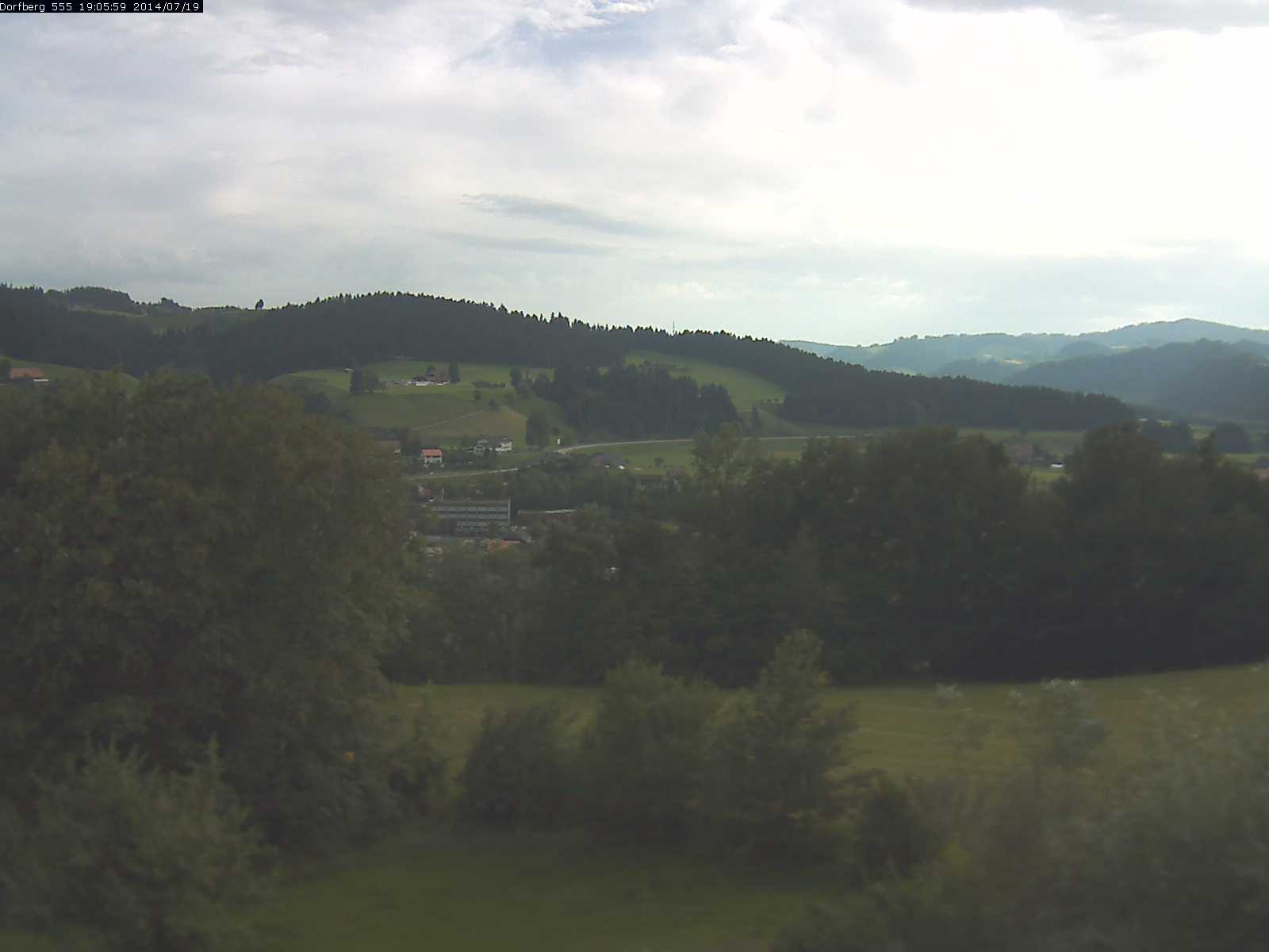 Webcam-Bild: Aussicht vom Dorfberg in Langnau 20140719-190600