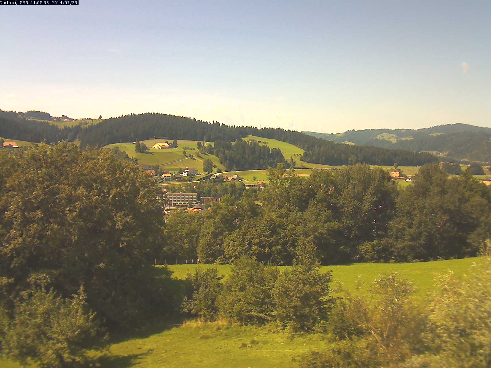 Webcam-Bild: Aussicht vom Dorfberg in Langnau 20140725-110600