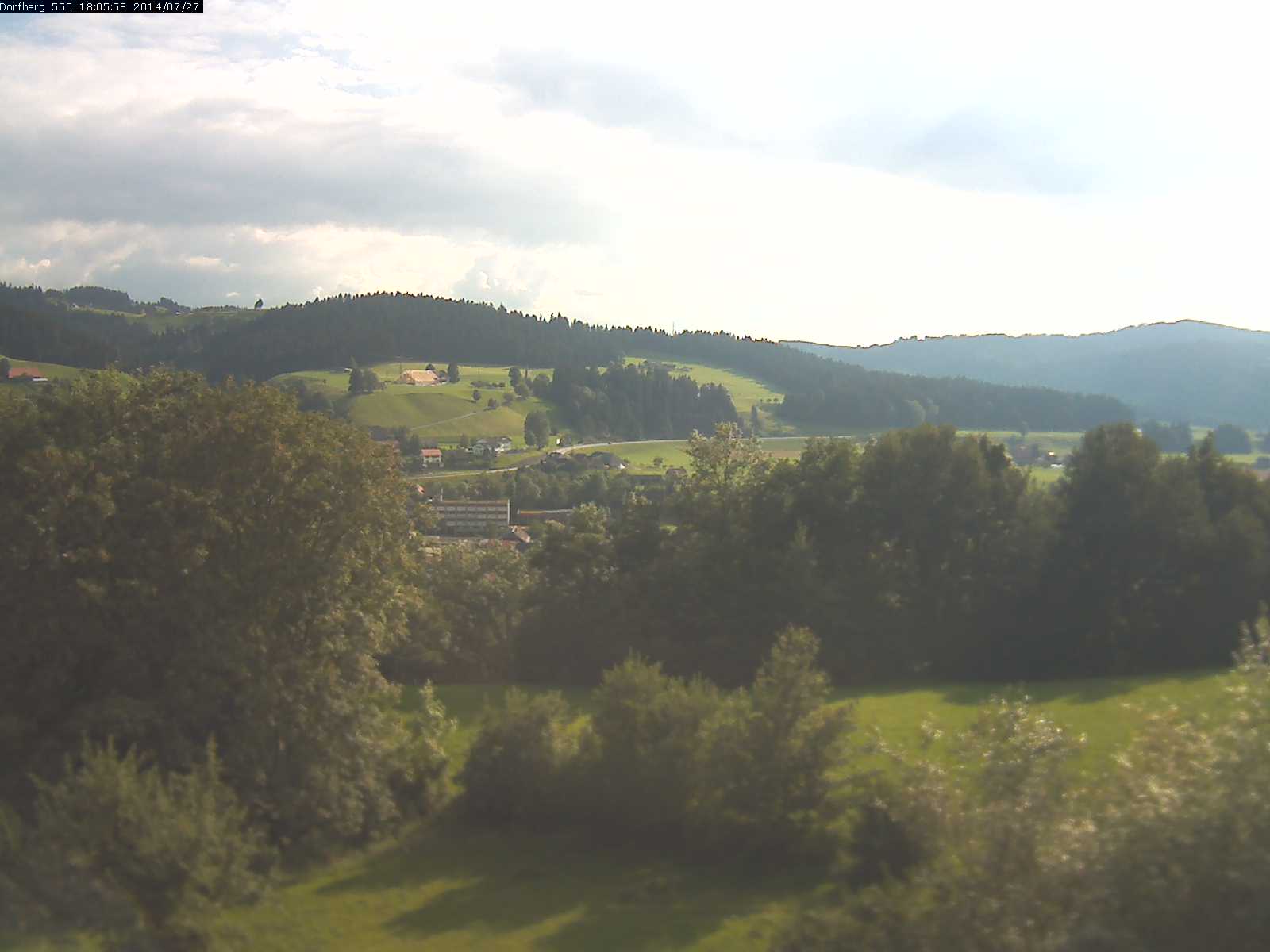 Webcam-Bild: Aussicht vom Dorfberg in Langnau 20140727-180600