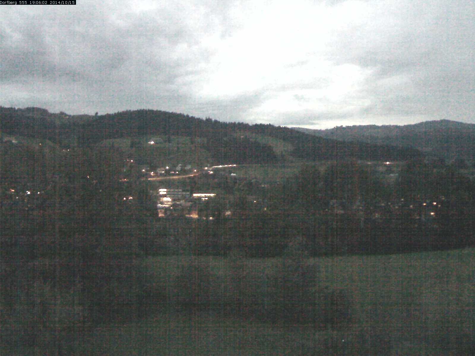 Webcam-Bild: Aussicht vom Dorfberg in Langnau 20141015-190602