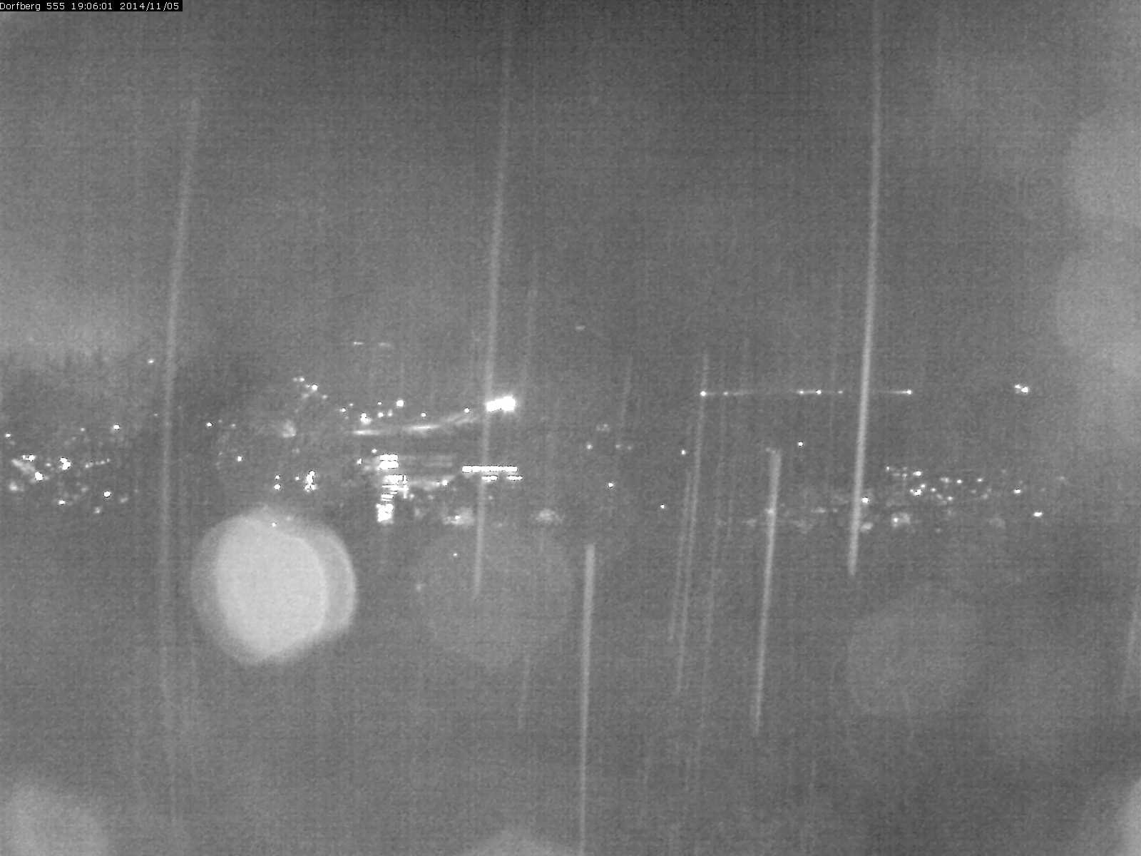 Webcam-Bild: Aussicht vom Dorfberg in Langnau 20141105-190601