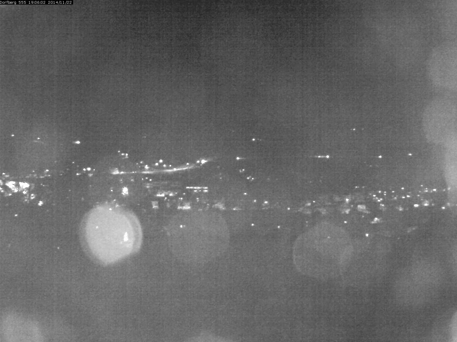 Webcam-Bild: Aussicht vom Dorfberg in Langnau 20141122-190601