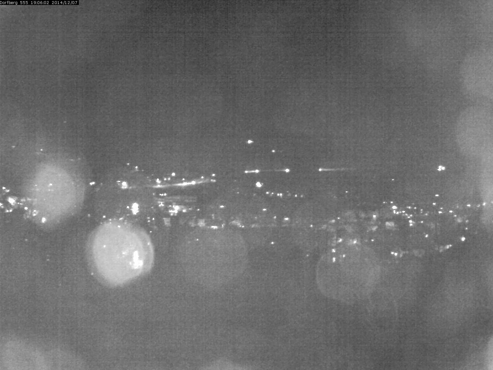 Webcam-Bild: Aussicht vom Dorfberg in Langnau 20141207-190601