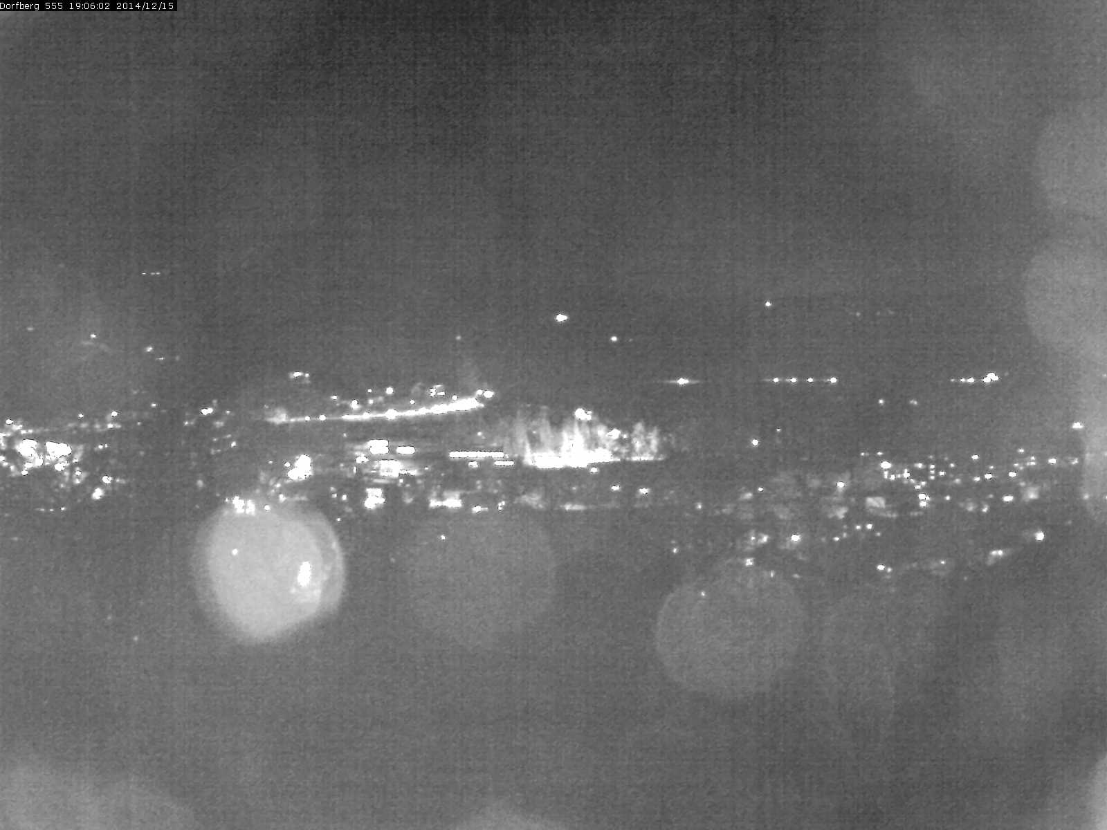 Webcam-Bild: Aussicht vom Dorfberg in Langnau 20141215-190601