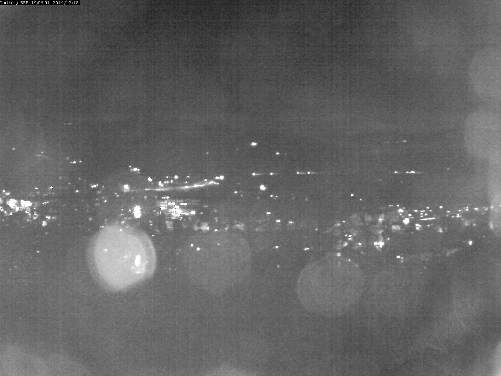 Webcam-Bild: Aussicht vom Dorfberg in Langnau 20141218-190601