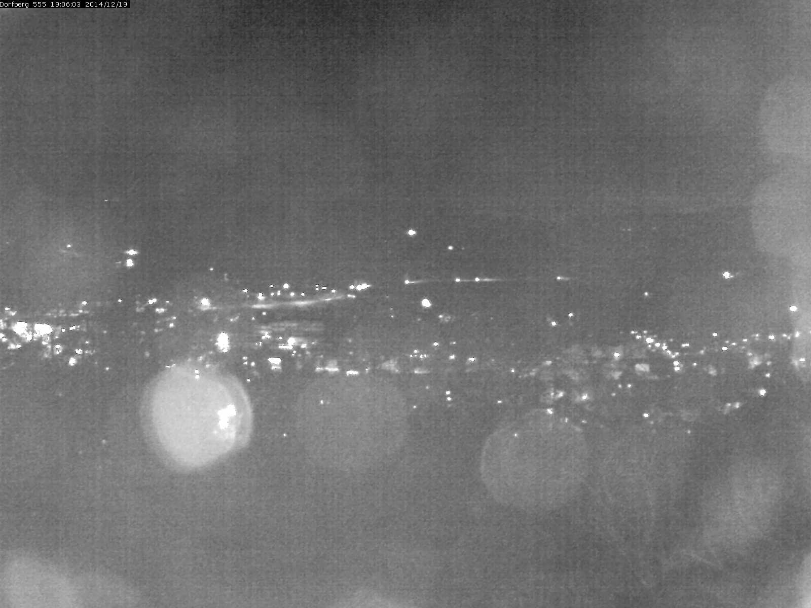 Webcam-Bild: Aussicht vom Dorfberg in Langnau 20141219-190601