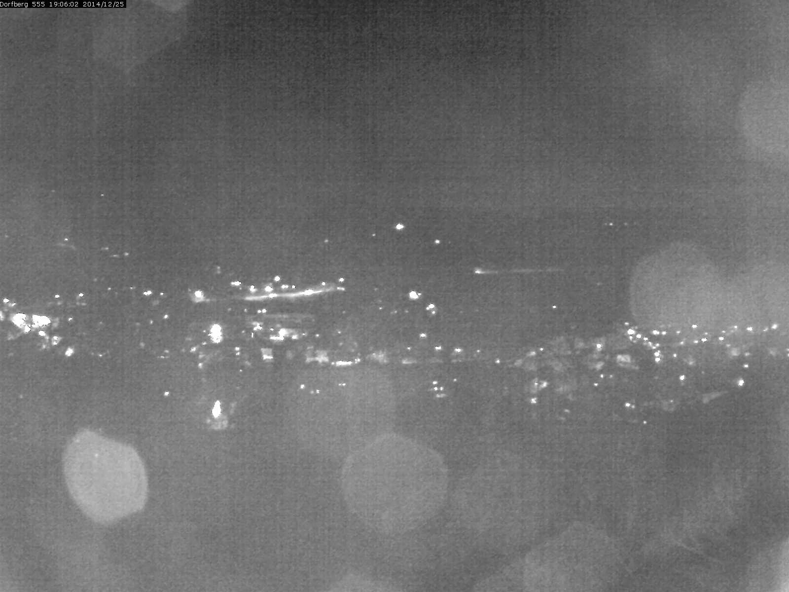 Webcam-Bild: Aussicht vom Dorfberg in Langnau 20141225-190601