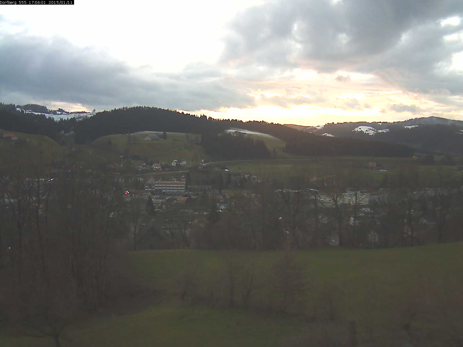 Webcam-Bild: Aussicht vom Dorfberg in Langnau 20150111-170601