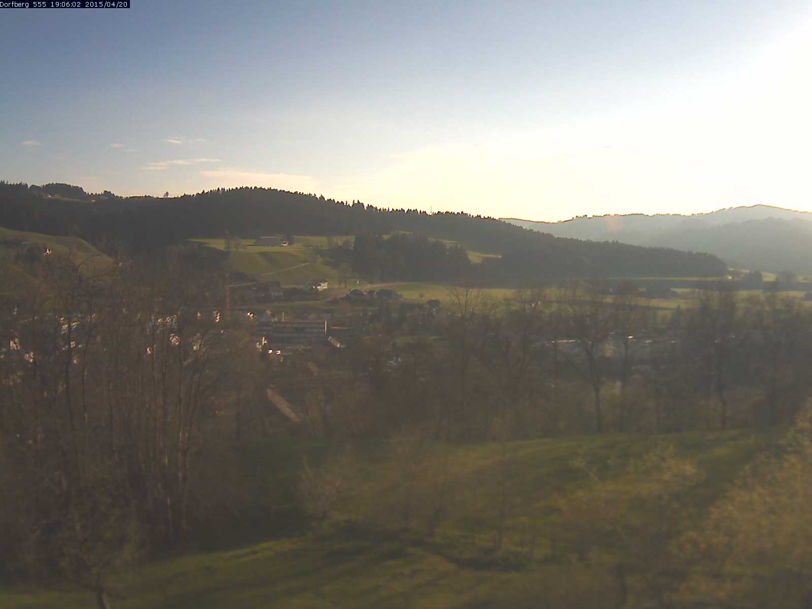 Webcam-Bild: Aussicht vom Dorfberg in Langnau 20150420-190601