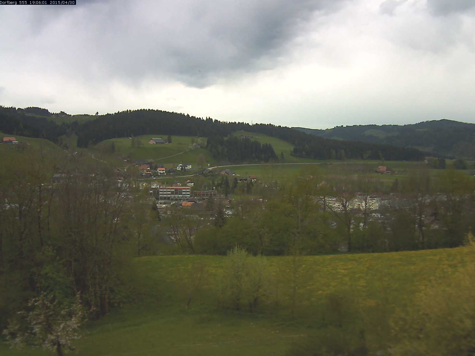 Webcam-Bild: Aussicht vom Dorfberg in Langnau 20150430-190601