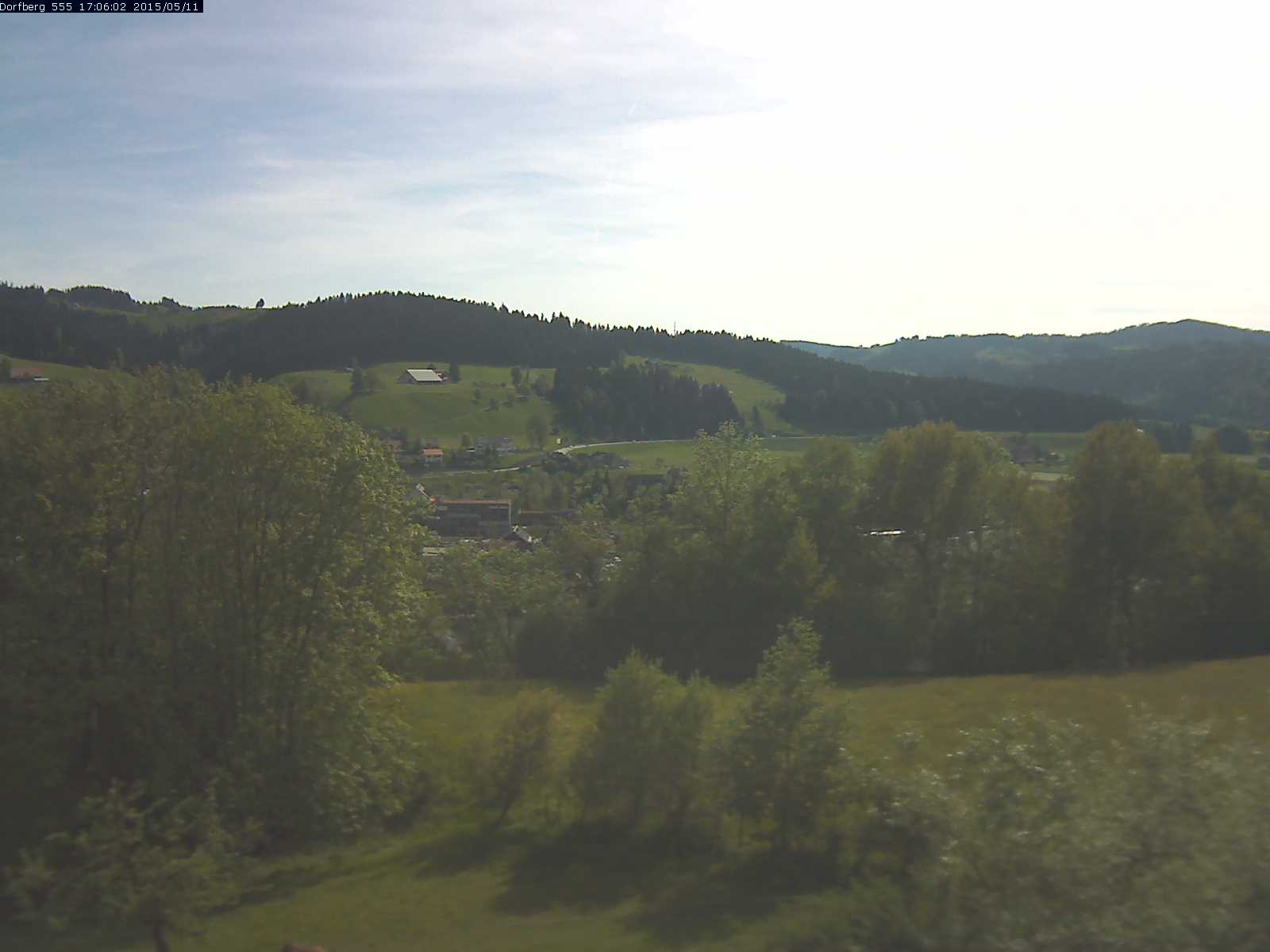 Webcam-Bild: Aussicht vom Dorfberg in Langnau 20150511-170601
