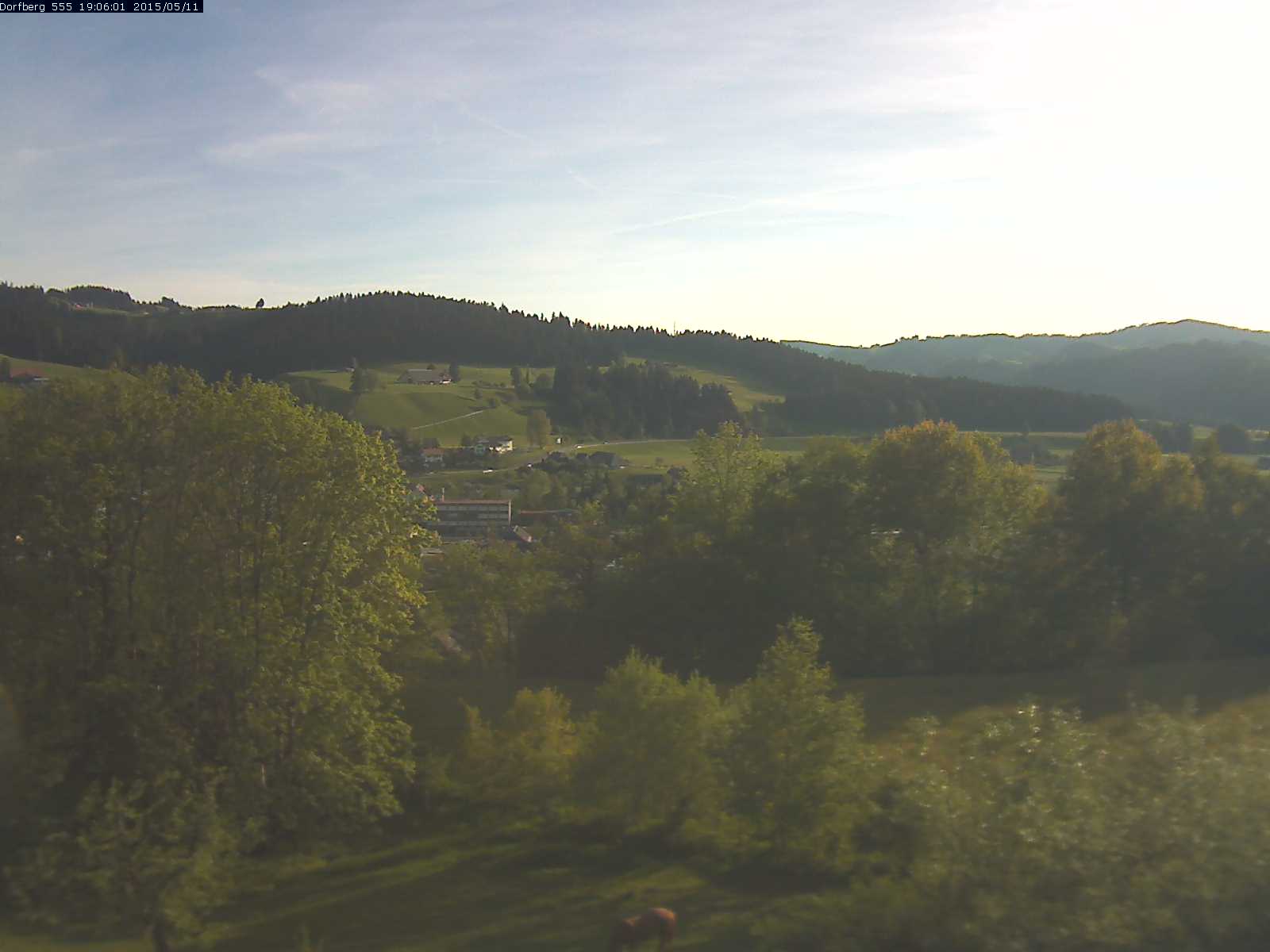 Webcam-Bild: Aussicht vom Dorfberg in Langnau 20150511-190601