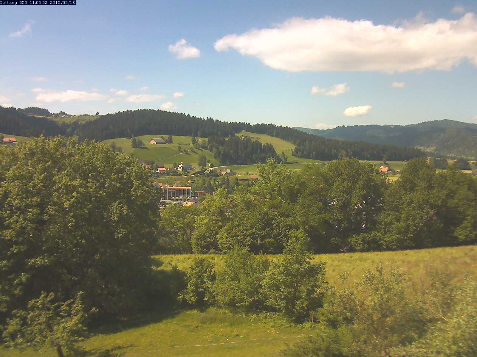 Webcam-Bild: Aussicht vom Dorfberg in Langnau 20150518-110601