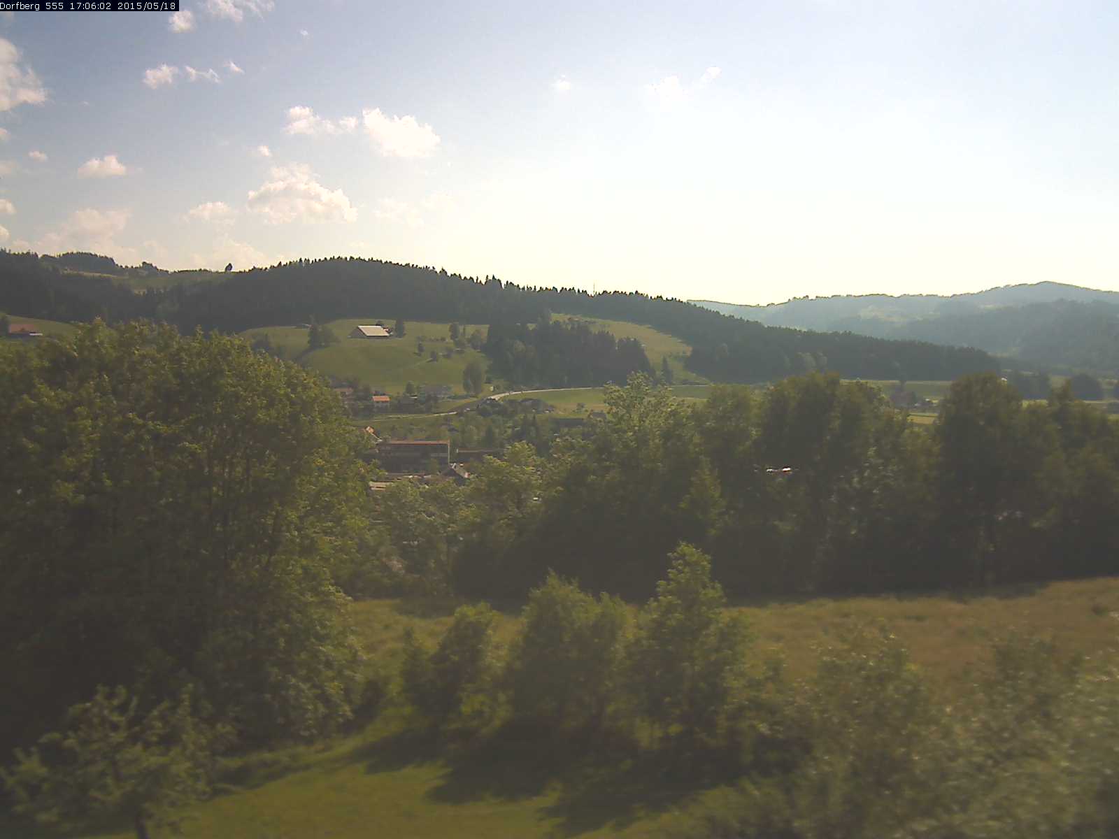 Webcam-Bild: Aussicht vom Dorfberg in Langnau 20150518-170601