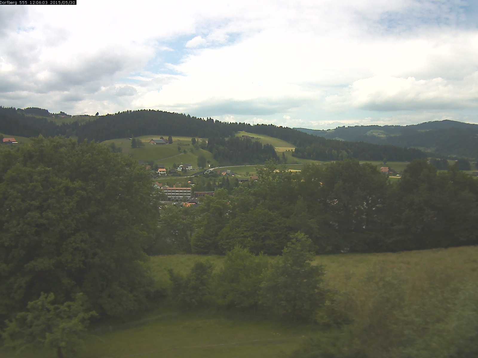 Webcam-Bild: Aussicht vom Dorfberg in Langnau 20150530-120601