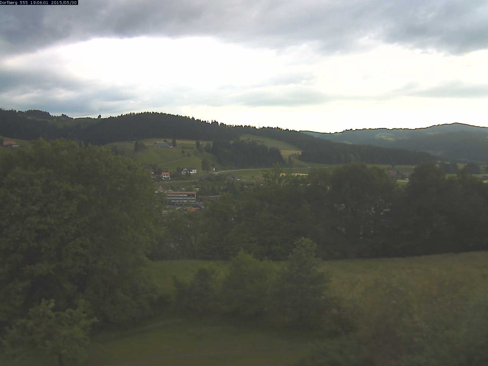 Webcam-Bild: Aussicht vom Dorfberg in Langnau 20150530-190601