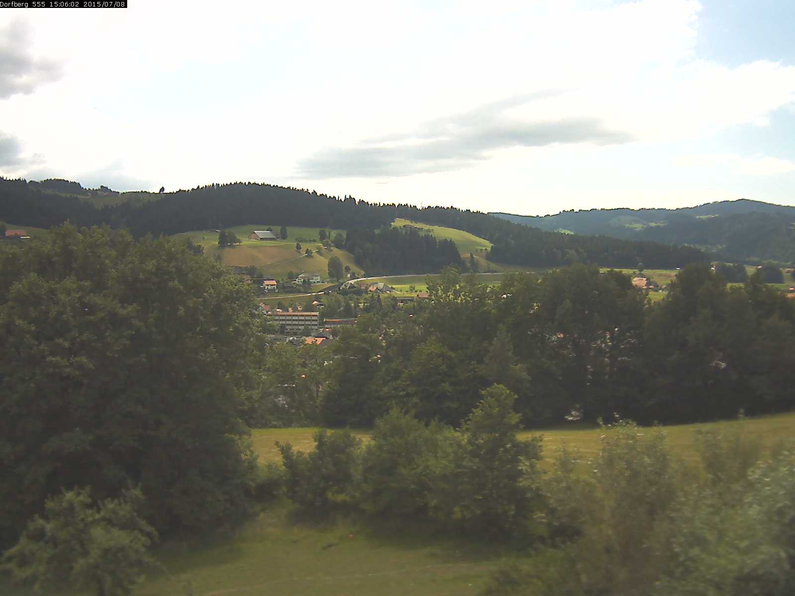 Webcam-Bild: Aussicht vom Dorfberg in Langnau 20150708-150601