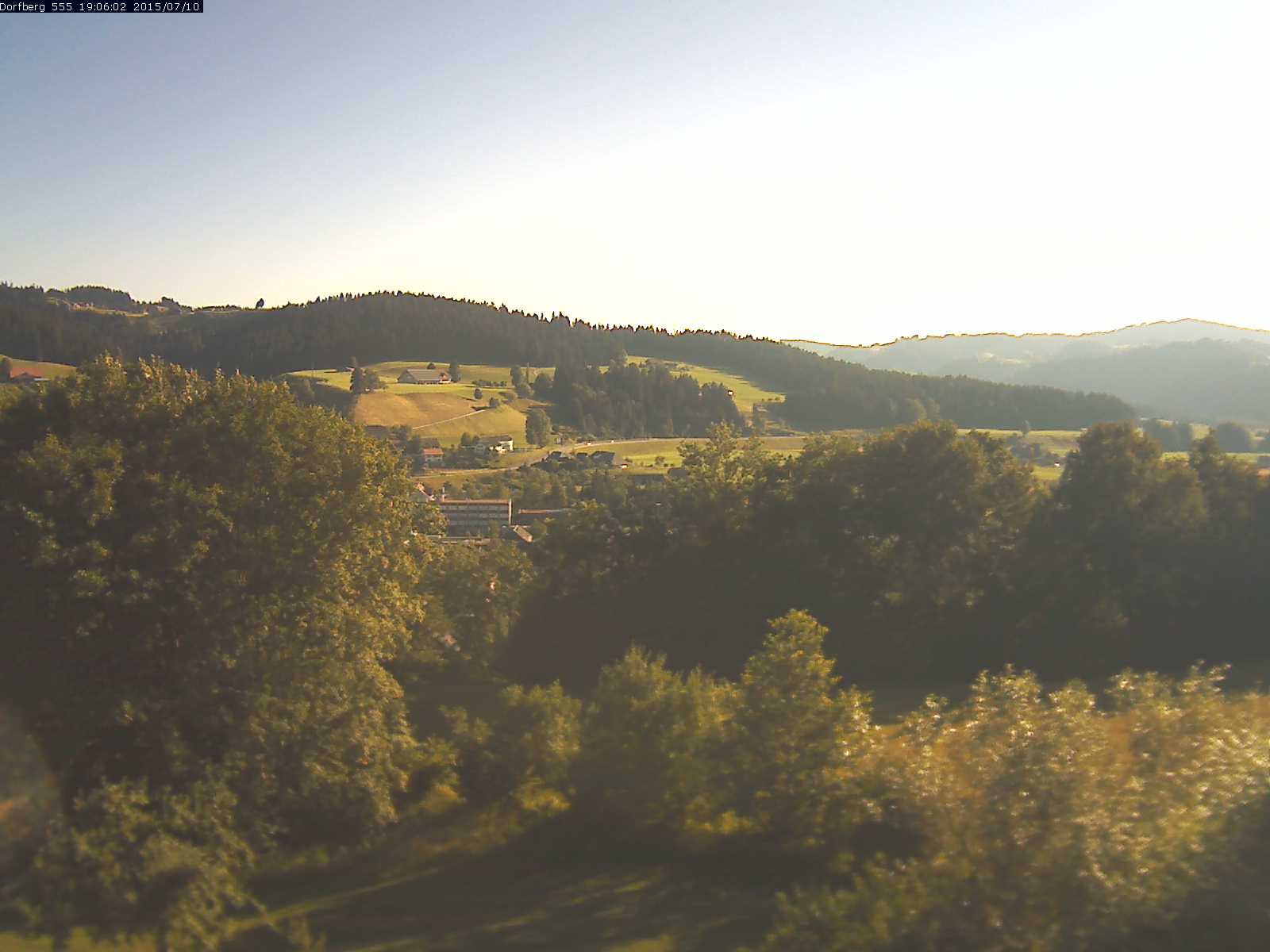 Webcam-Bild: Aussicht vom Dorfberg in Langnau 20150710-190601