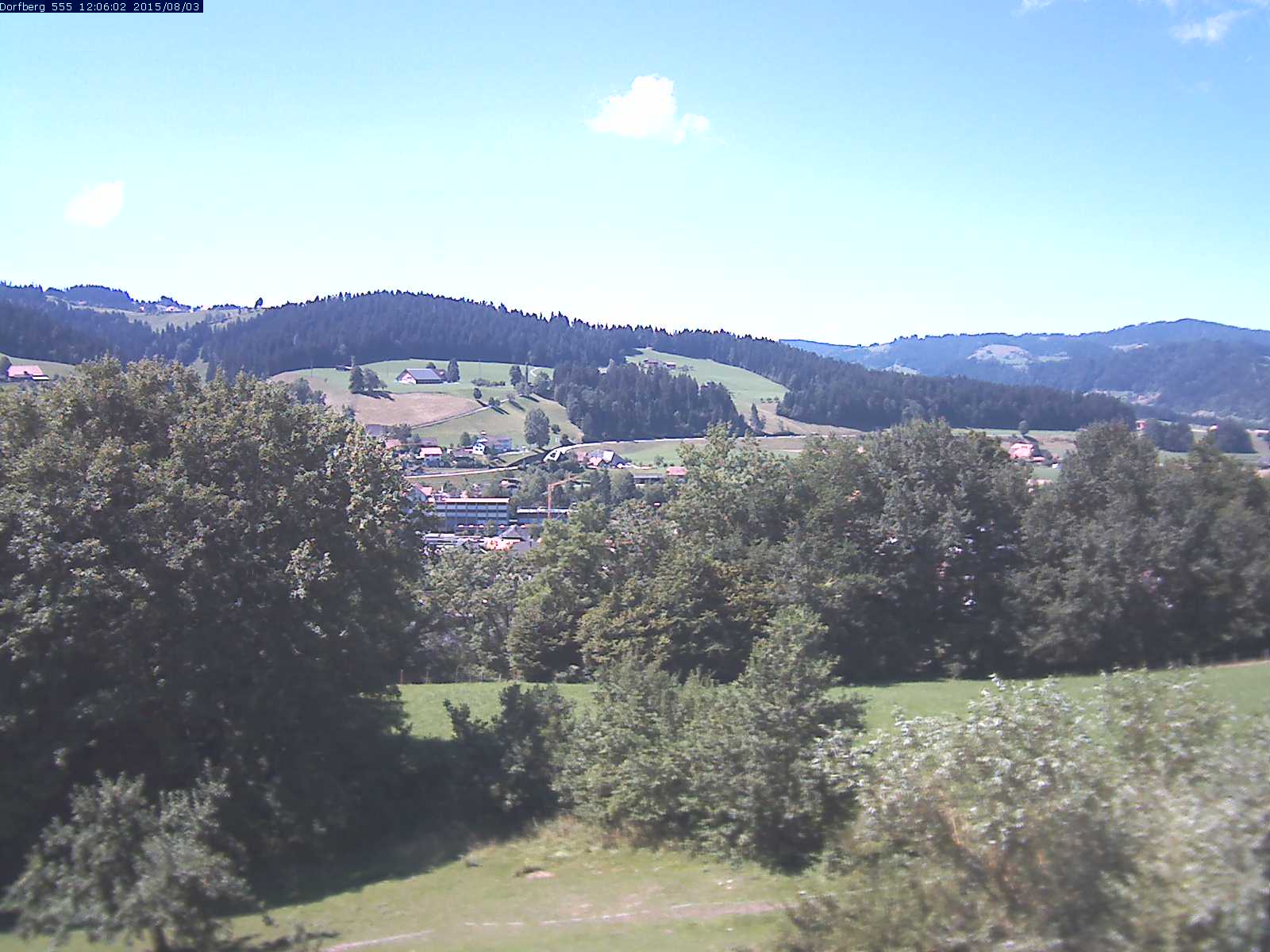 Webcam-Bild: Aussicht vom Dorfberg in Langnau 20150803-120601