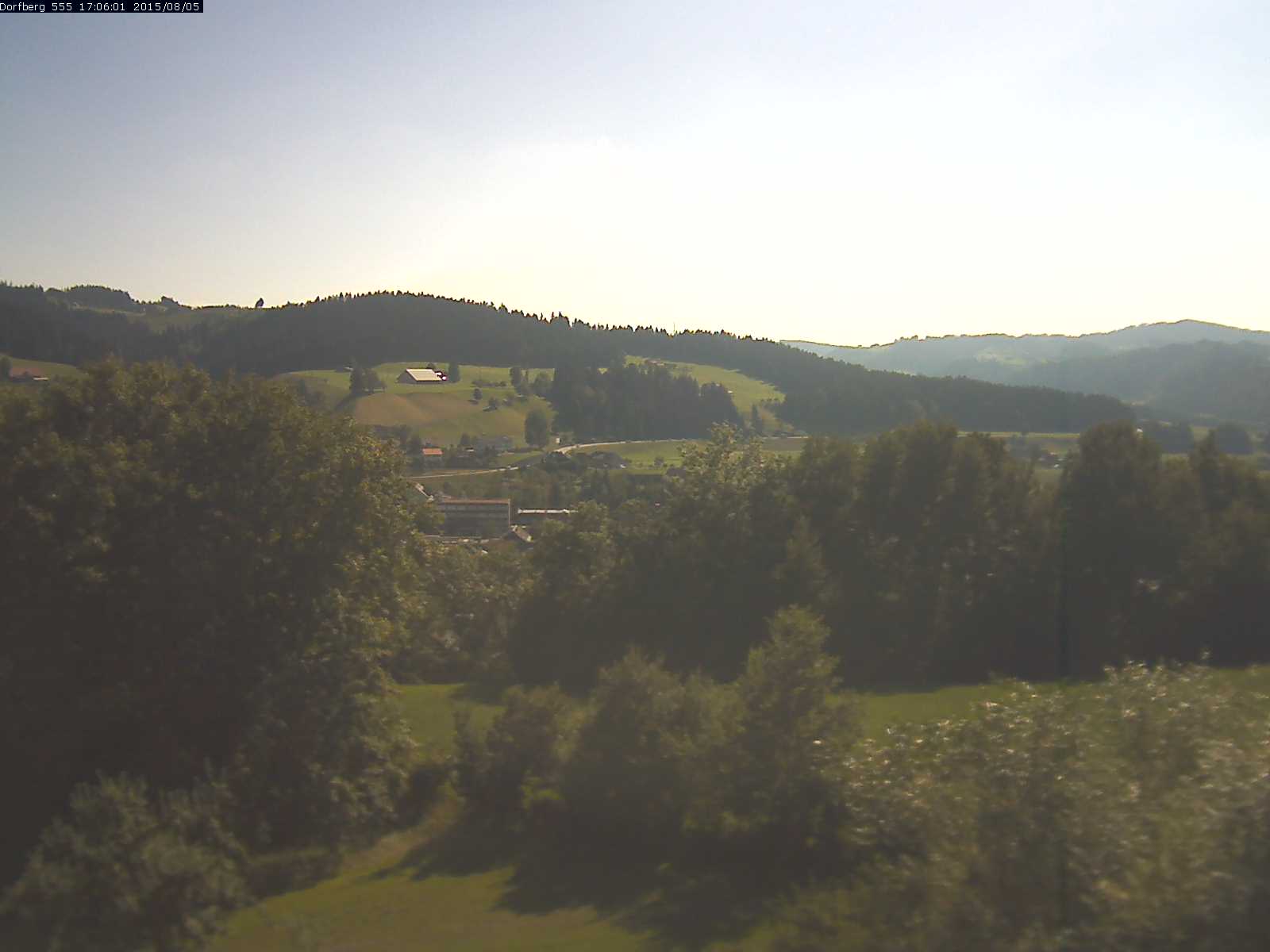 Webcam-Bild: Aussicht vom Dorfberg in Langnau 20150805-170601