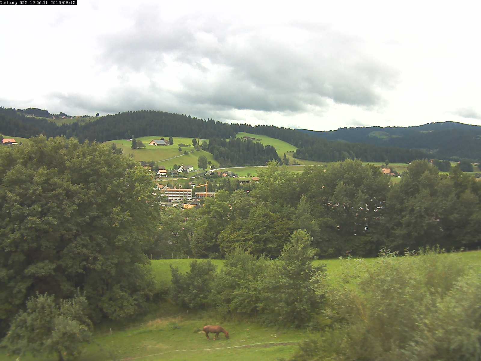 Webcam-Bild: Aussicht vom Dorfberg in Langnau 20150815-120601