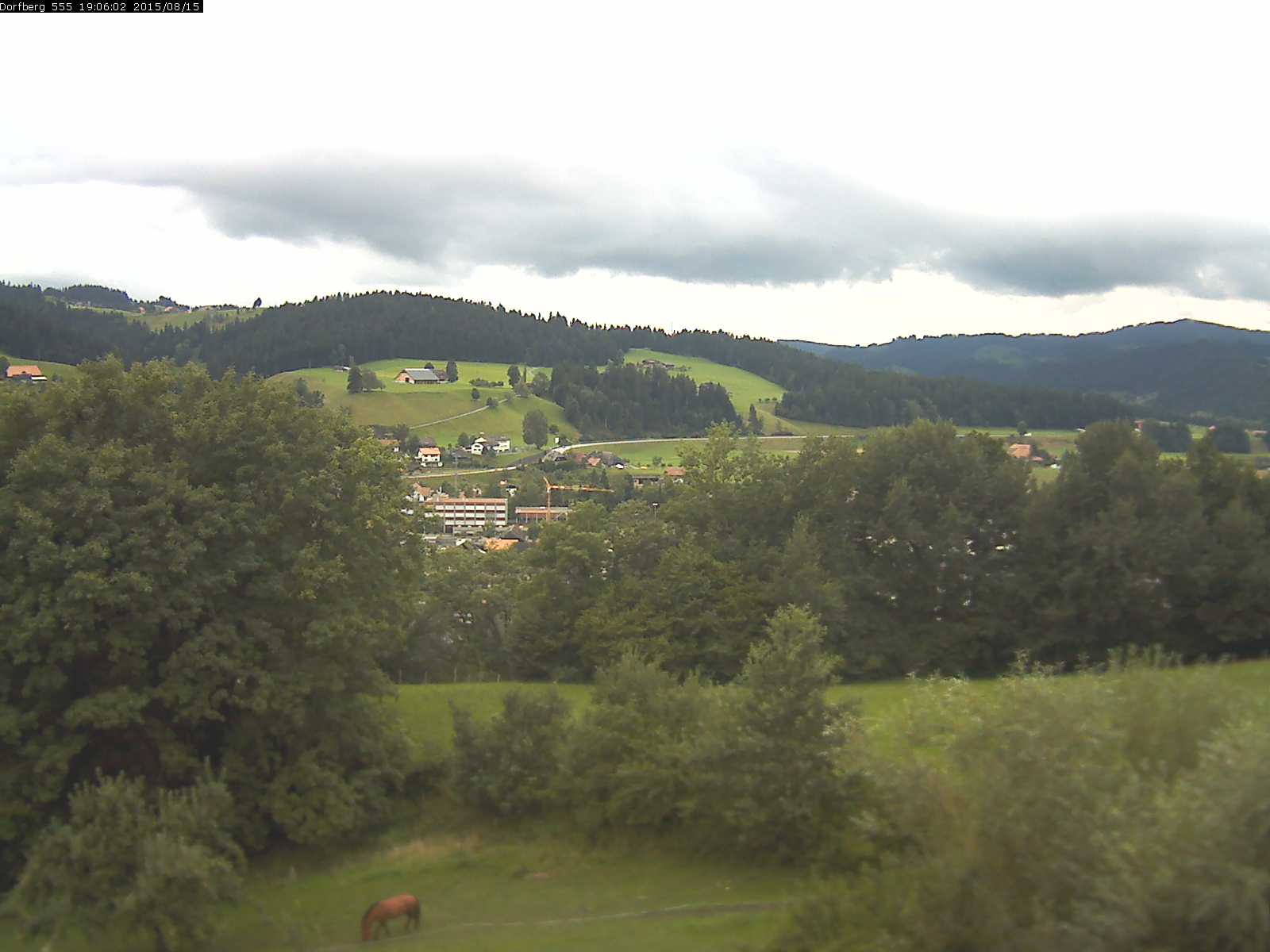 Webcam-Bild: Aussicht vom Dorfberg in Langnau 20150815-190601
