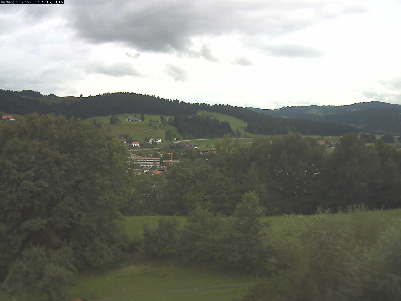 Webcam-Bild: Aussicht vom Dorfberg in Langnau 20150816-190601
