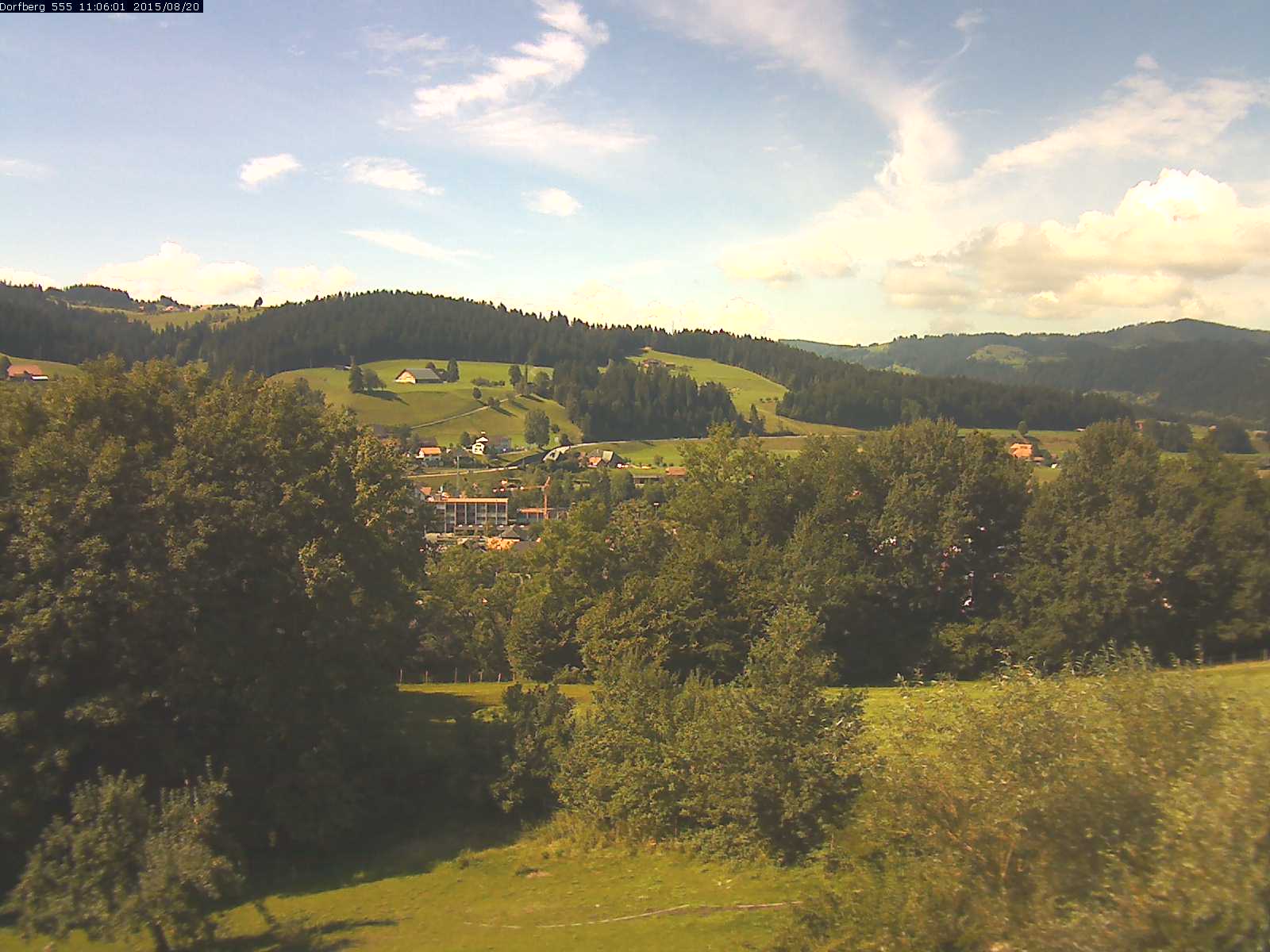 Webcam-Bild: Aussicht vom Dorfberg in Langnau 20150820-110601
