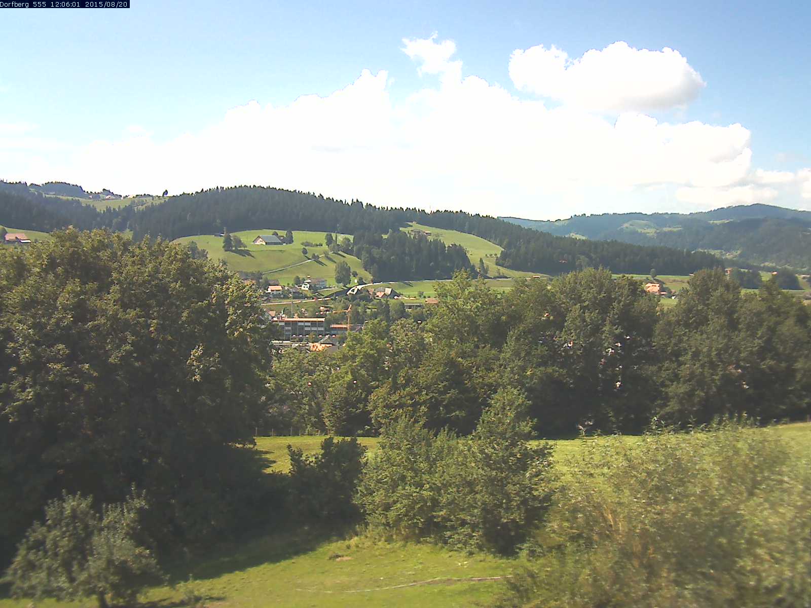 Webcam-Bild: Aussicht vom Dorfberg in Langnau 20150820-120601