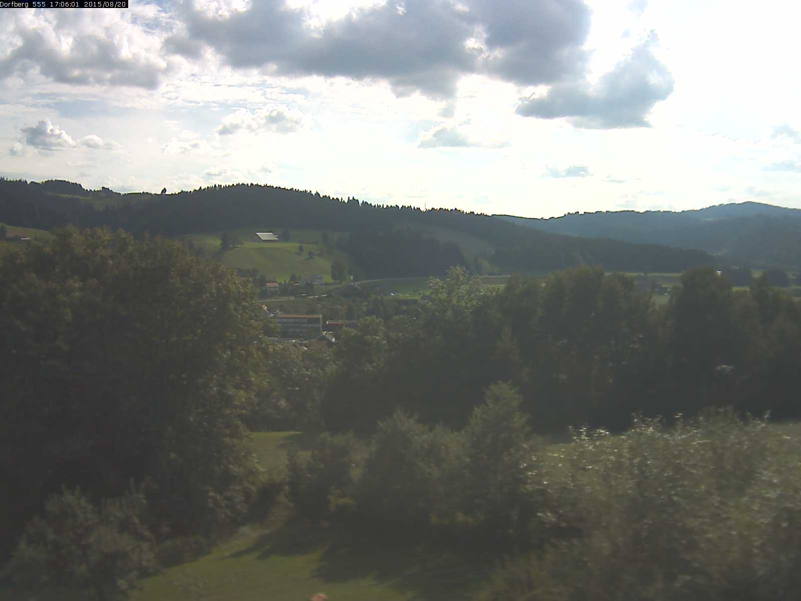 Webcam-Bild: Aussicht vom Dorfberg in Langnau 20150820-170601
