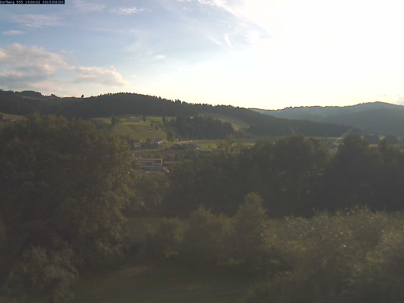 Webcam-Bild: Aussicht vom Dorfberg in Langnau 20150820-190601