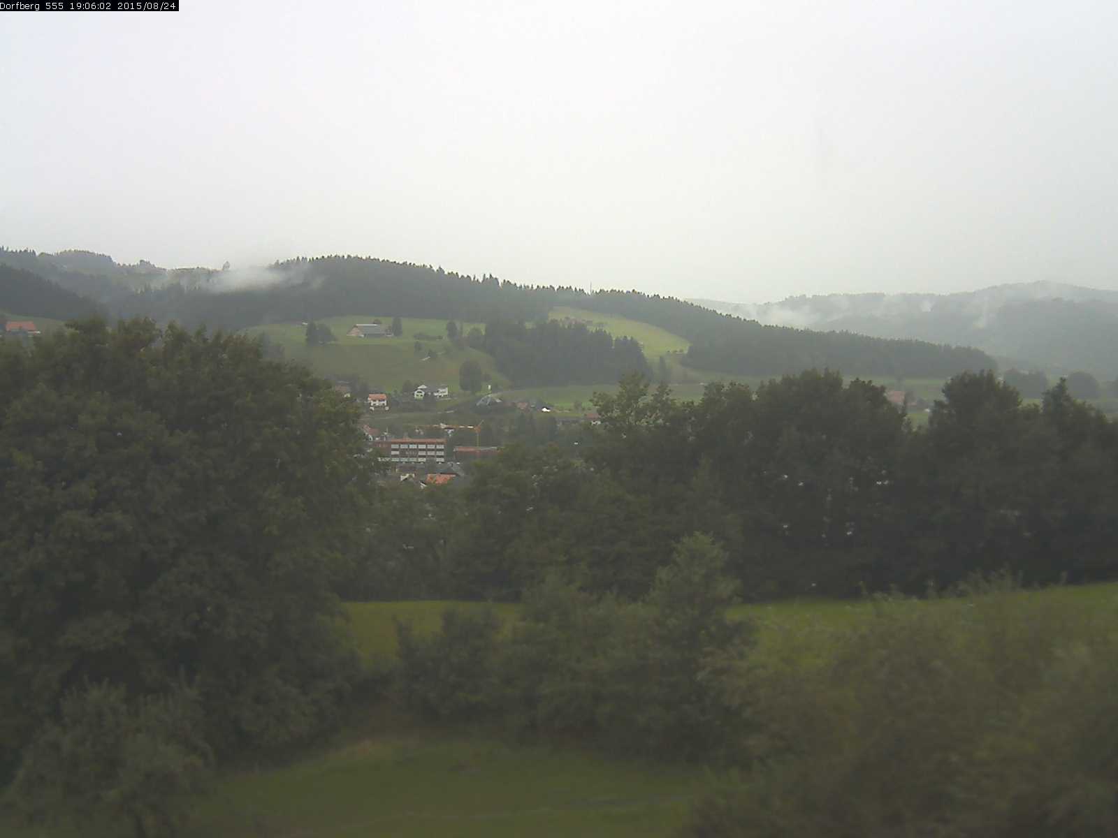 Webcam-Bild: Aussicht vom Dorfberg in Langnau 20150824-190601
