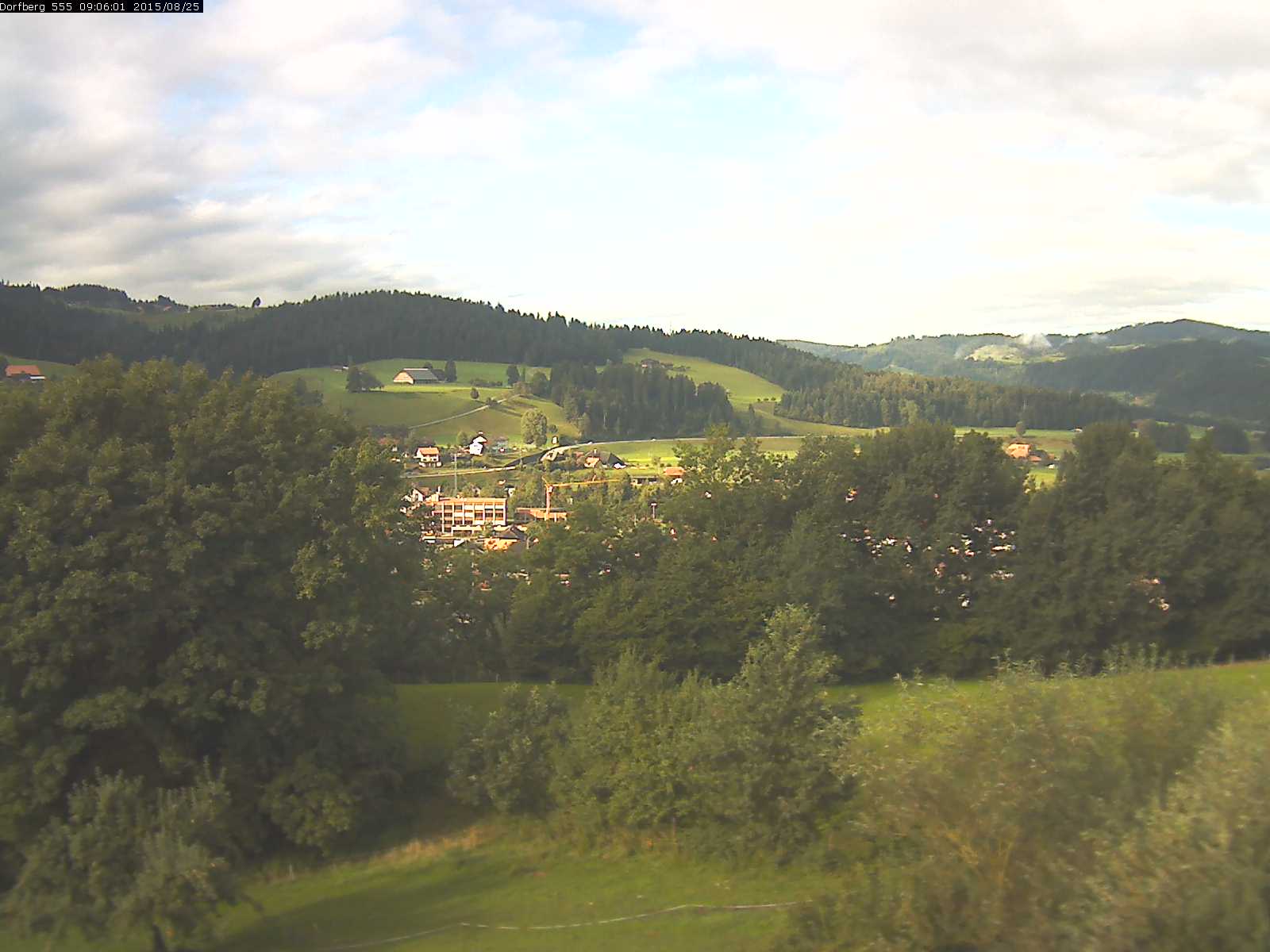 Webcam-Bild: Aussicht vom Dorfberg in Langnau 20150825-090601
