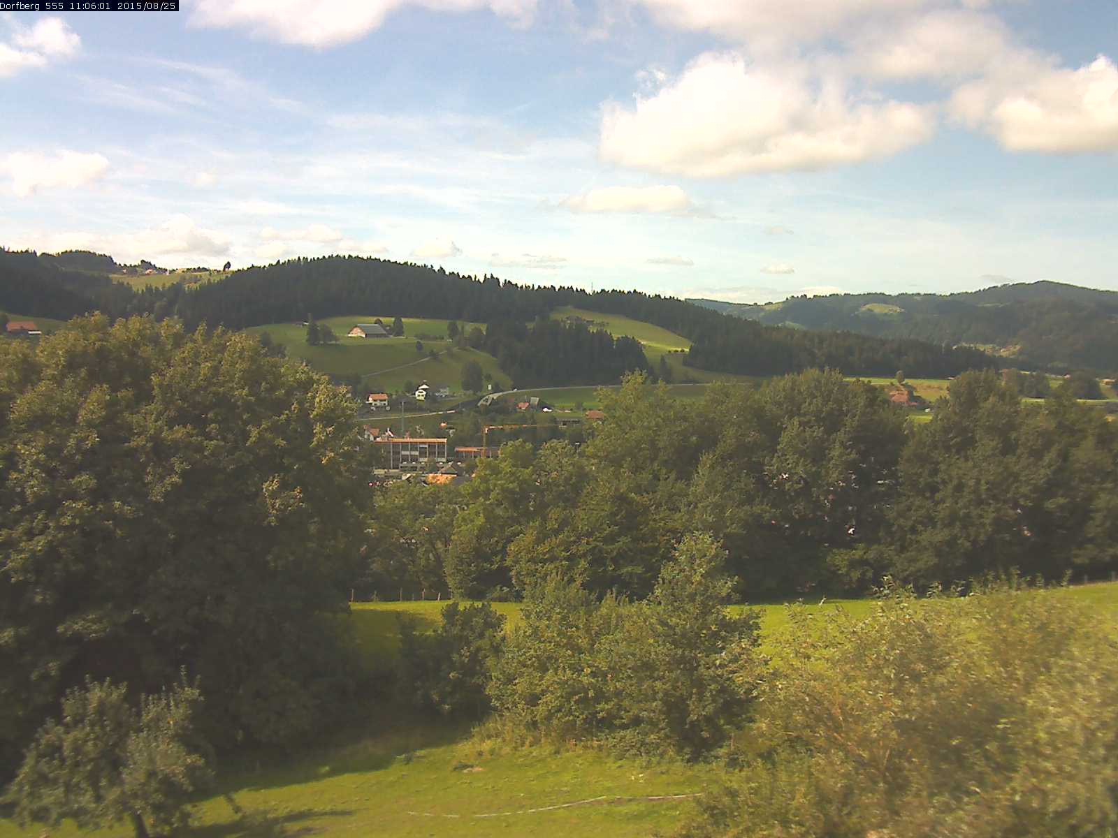 Webcam-Bild: Aussicht vom Dorfberg in Langnau 20150825-110601
