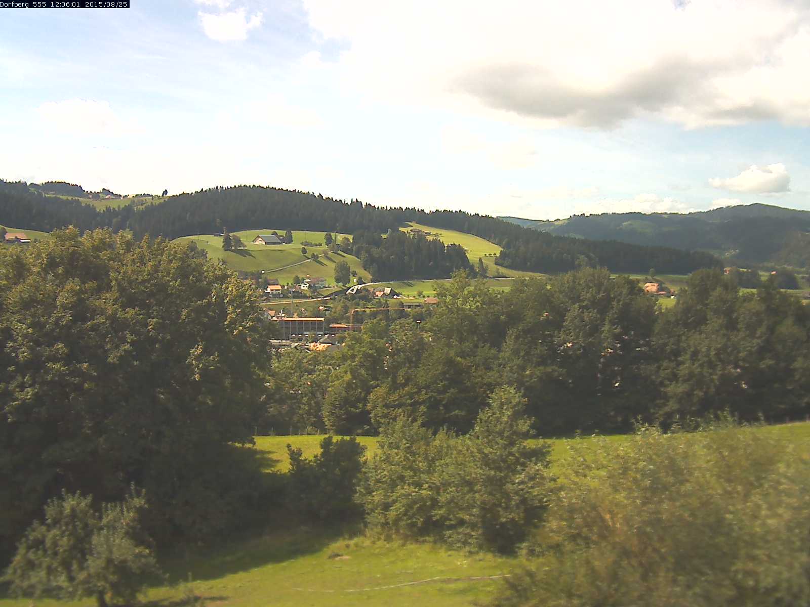 Webcam-Bild: Aussicht vom Dorfberg in Langnau 20150825-120601