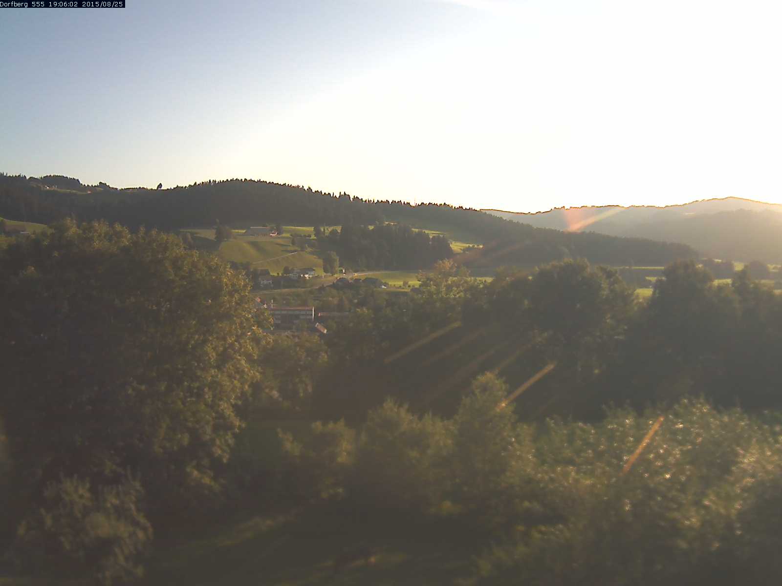 Webcam-Bild: Aussicht vom Dorfberg in Langnau 20150825-190601