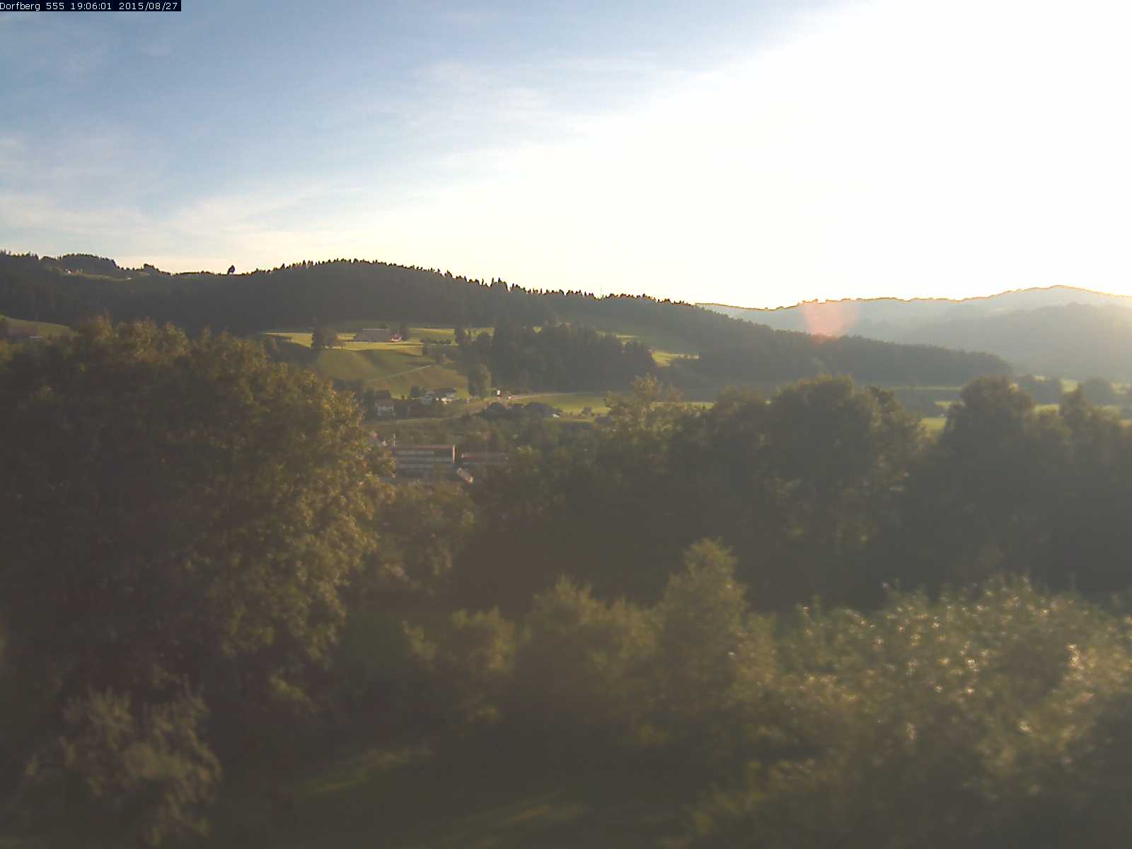 Webcam-Bild: Aussicht vom Dorfberg in Langnau 20150827-190601
