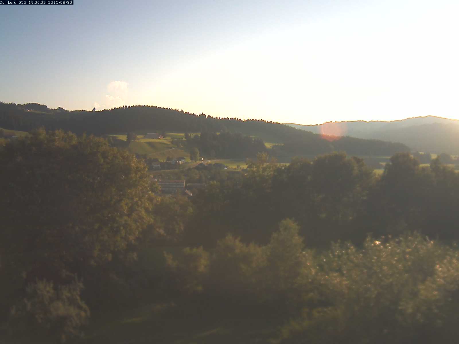 Webcam-Bild: Aussicht vom Dorfberg in Langnau 20150830-190601