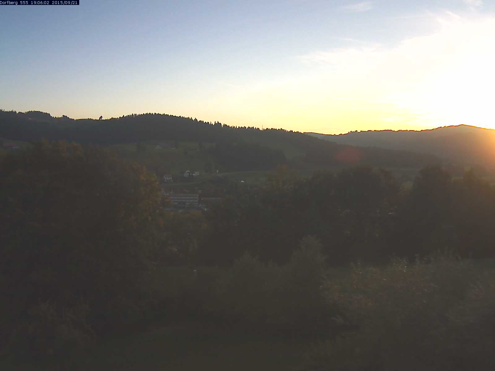 Webcam-Bild: Aussicht vom Dorfberg in Langnau 20150921-190601