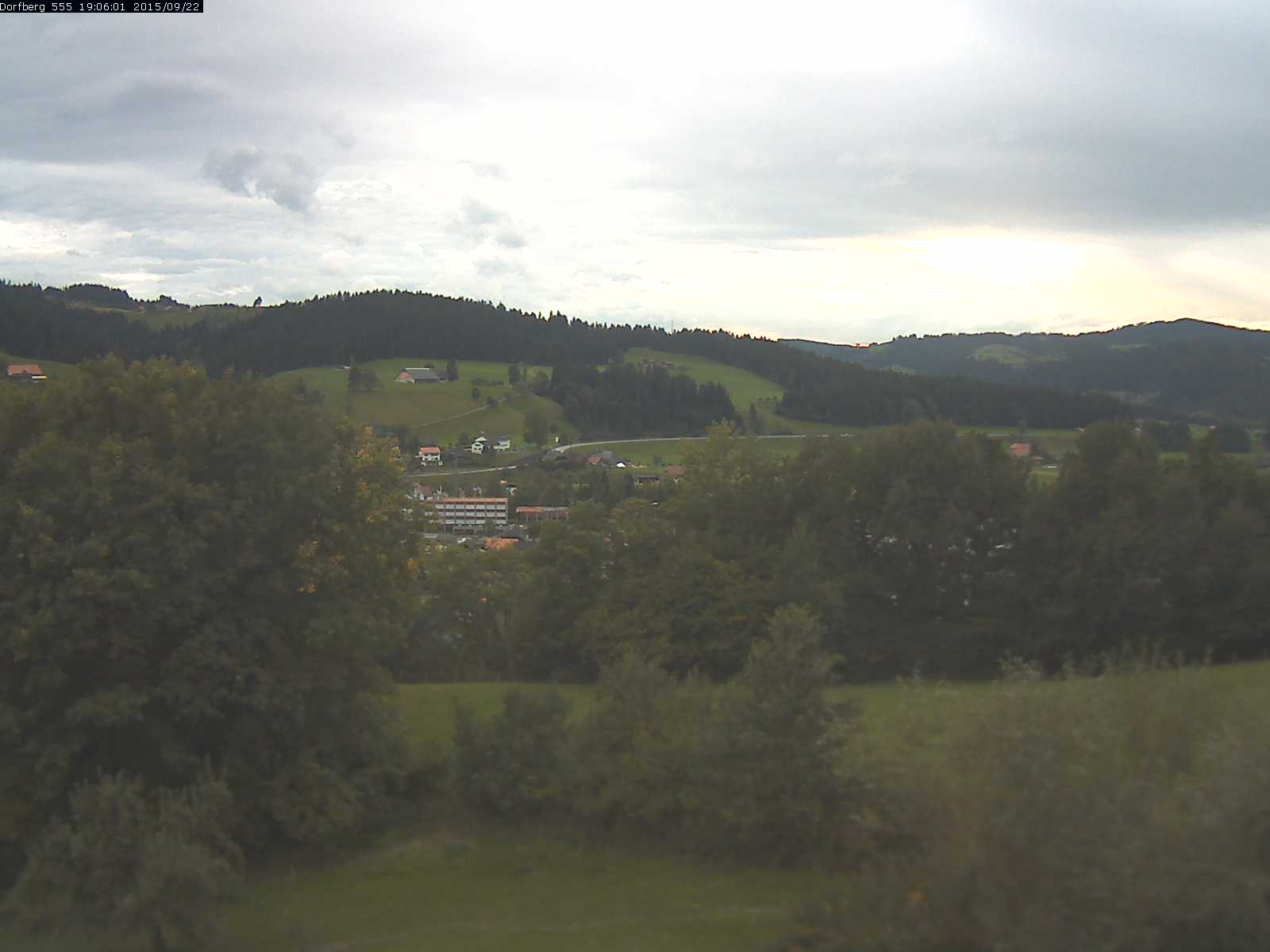 Webcam-Bild: Aussicht vom Dorfberg in Langnau 20150922-190601