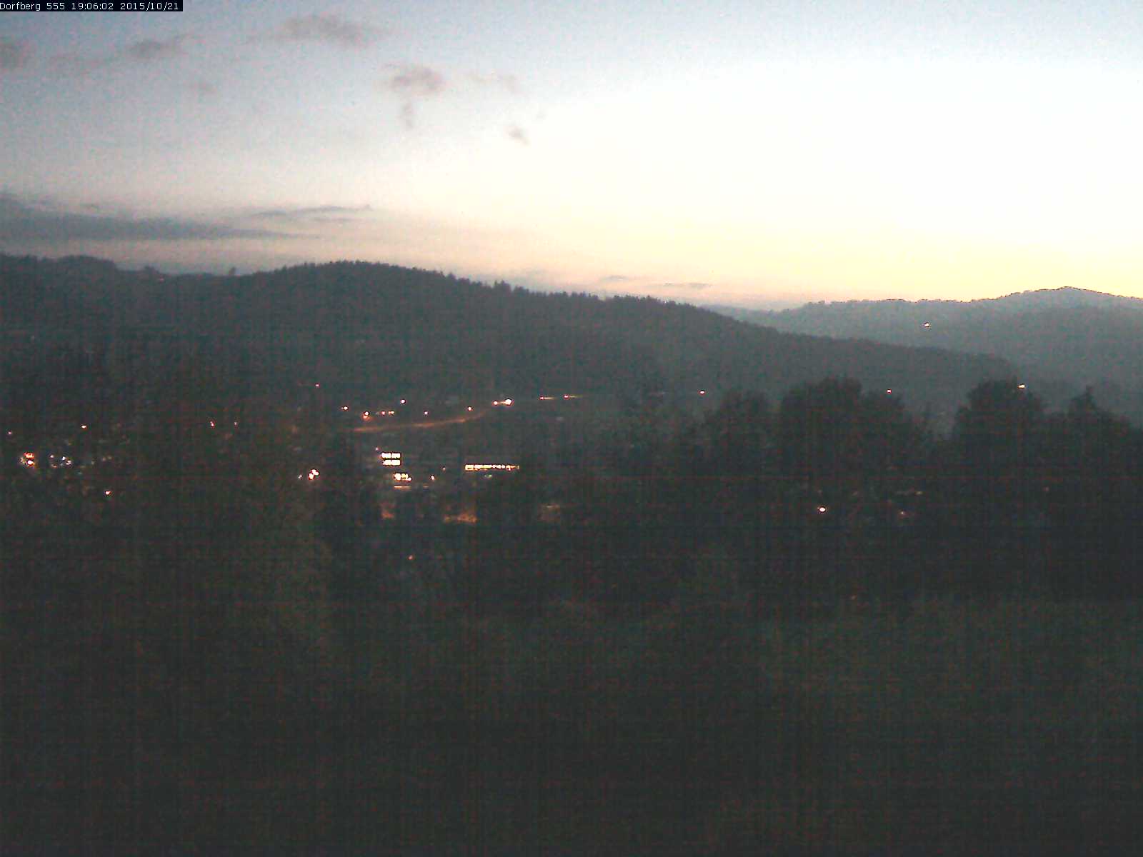 Webcam-Bild: Aussicht vom Dorfberg in Langnau 20151021-190601