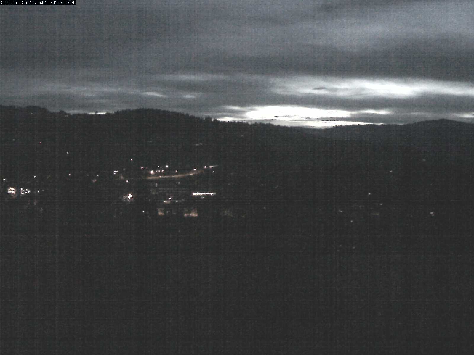 Webcam-Bild: Aussicht vom Dorfberg in Langnau 20151024-190601