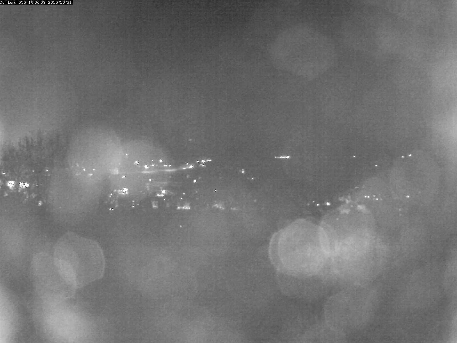 Webcam-Bild: Aussicht vom Dorfberg in Langnau 20151031-190601