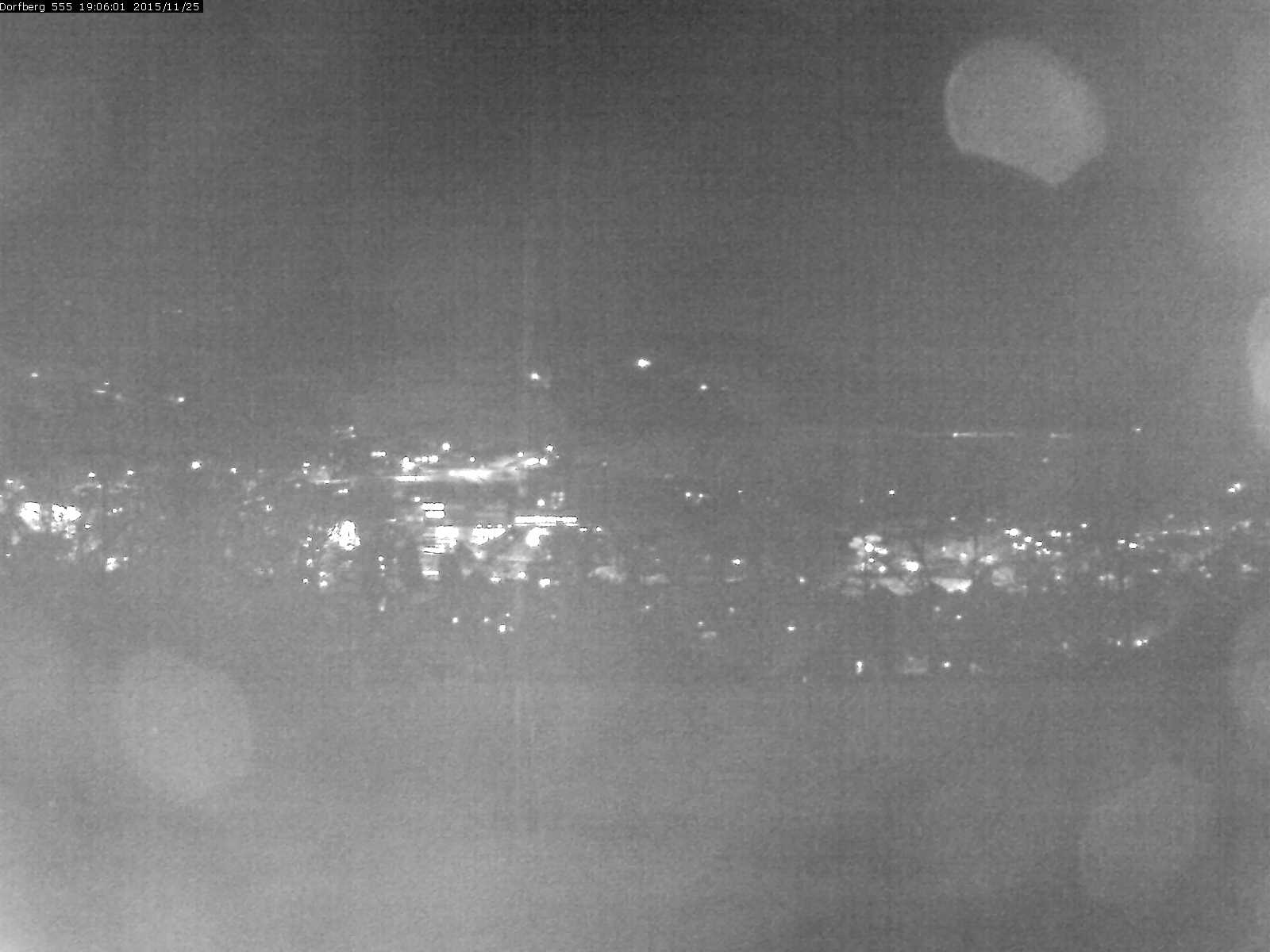 Webcam-Bild: Aussicht vom Dorfberg in Langnau 20151125-190601