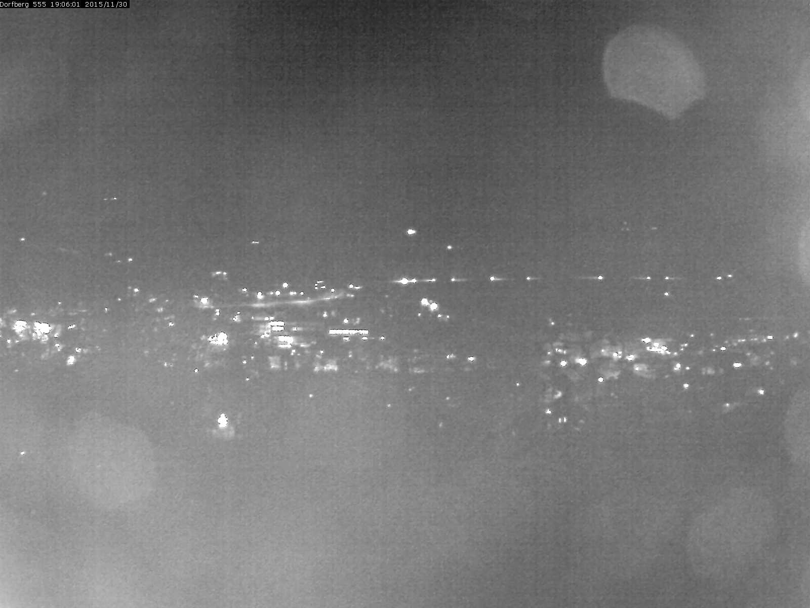 Webcam-Bild: Aussicht vom Dorfberg in Langnau 20151130-190601