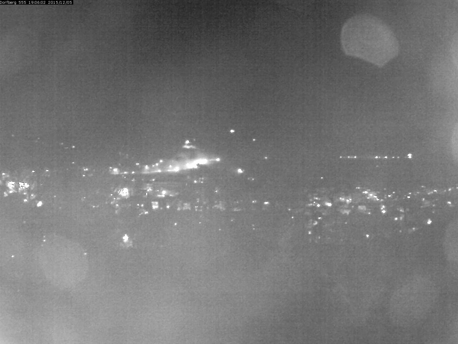 Webcam-Bild: Aussicht vom Dorfberg in Langnau 20151205-190601