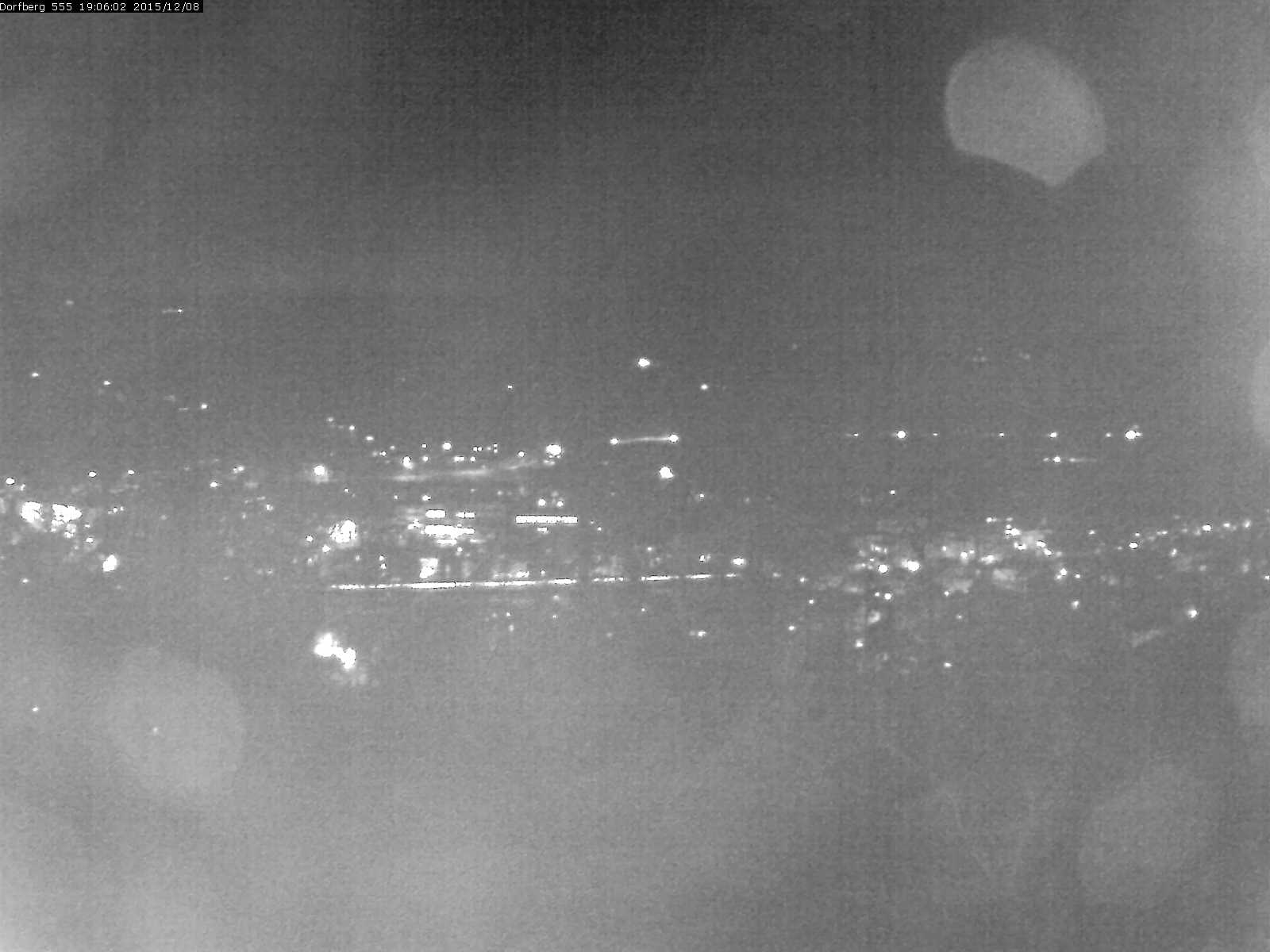 Webcam-Bild: Aussicht vom Dorfberg in Langnau 20151208-190601