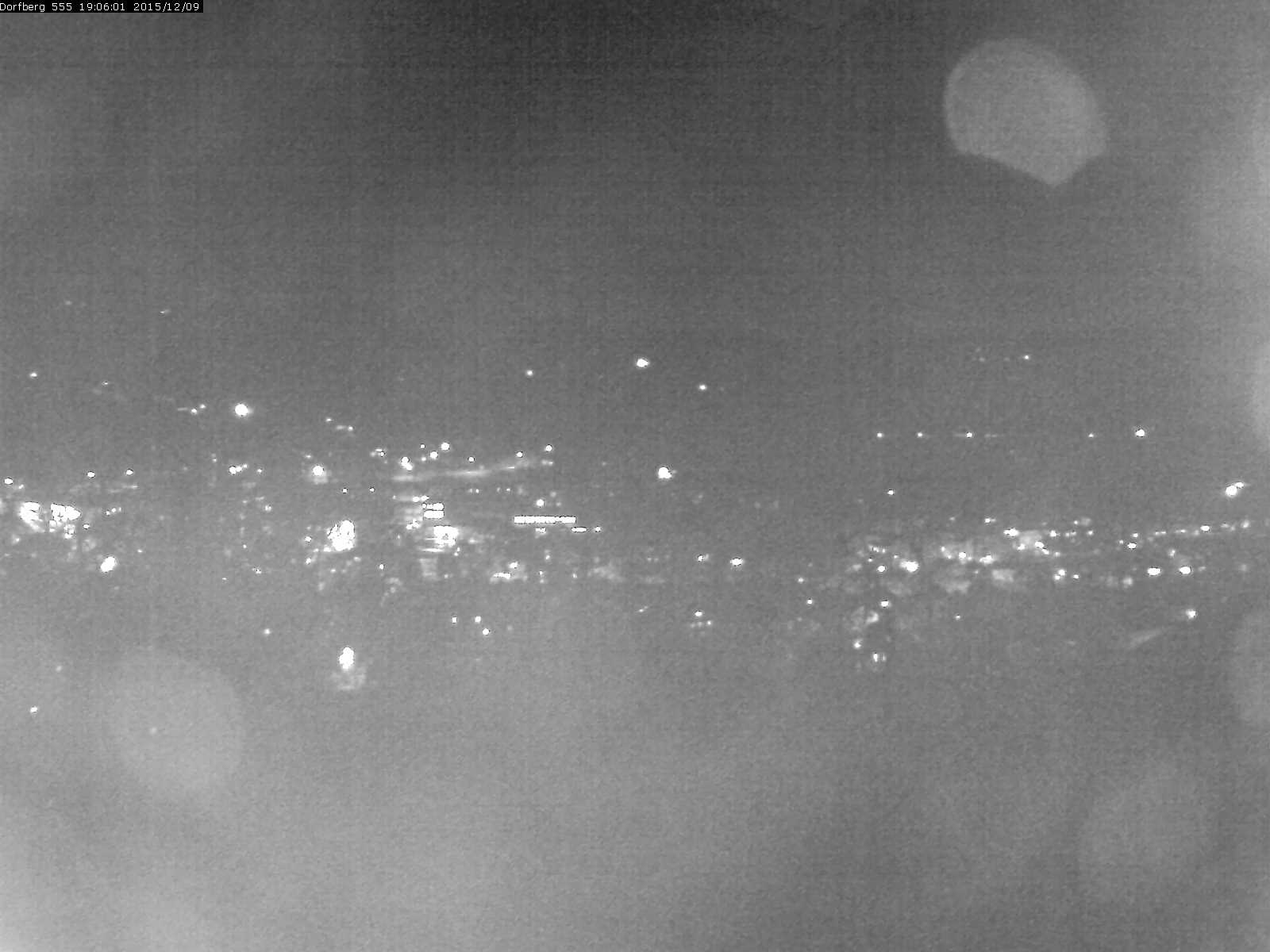 Webcam-Bild: Aussicht vom Dorfberg in Langnau 20151209-190601