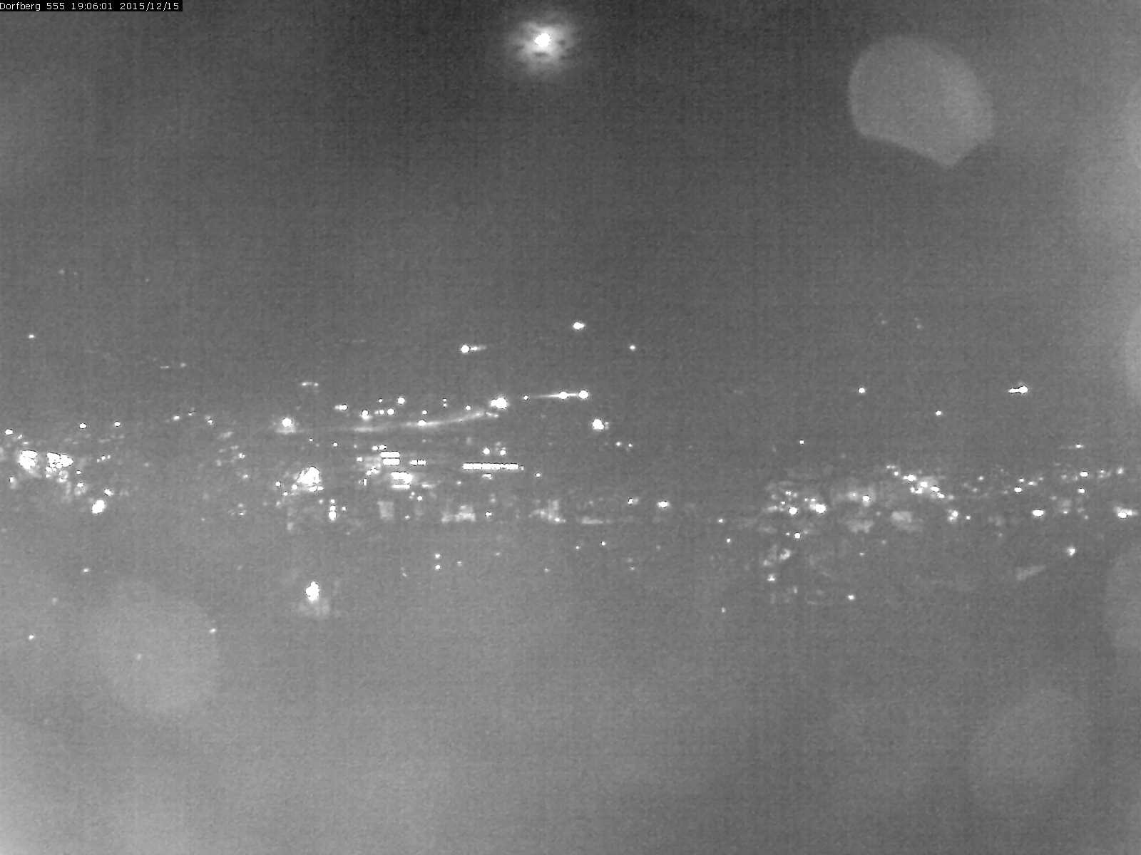 Webcam-Bild: Aussicht vom Dorfberg in Langnau 20151215-190601