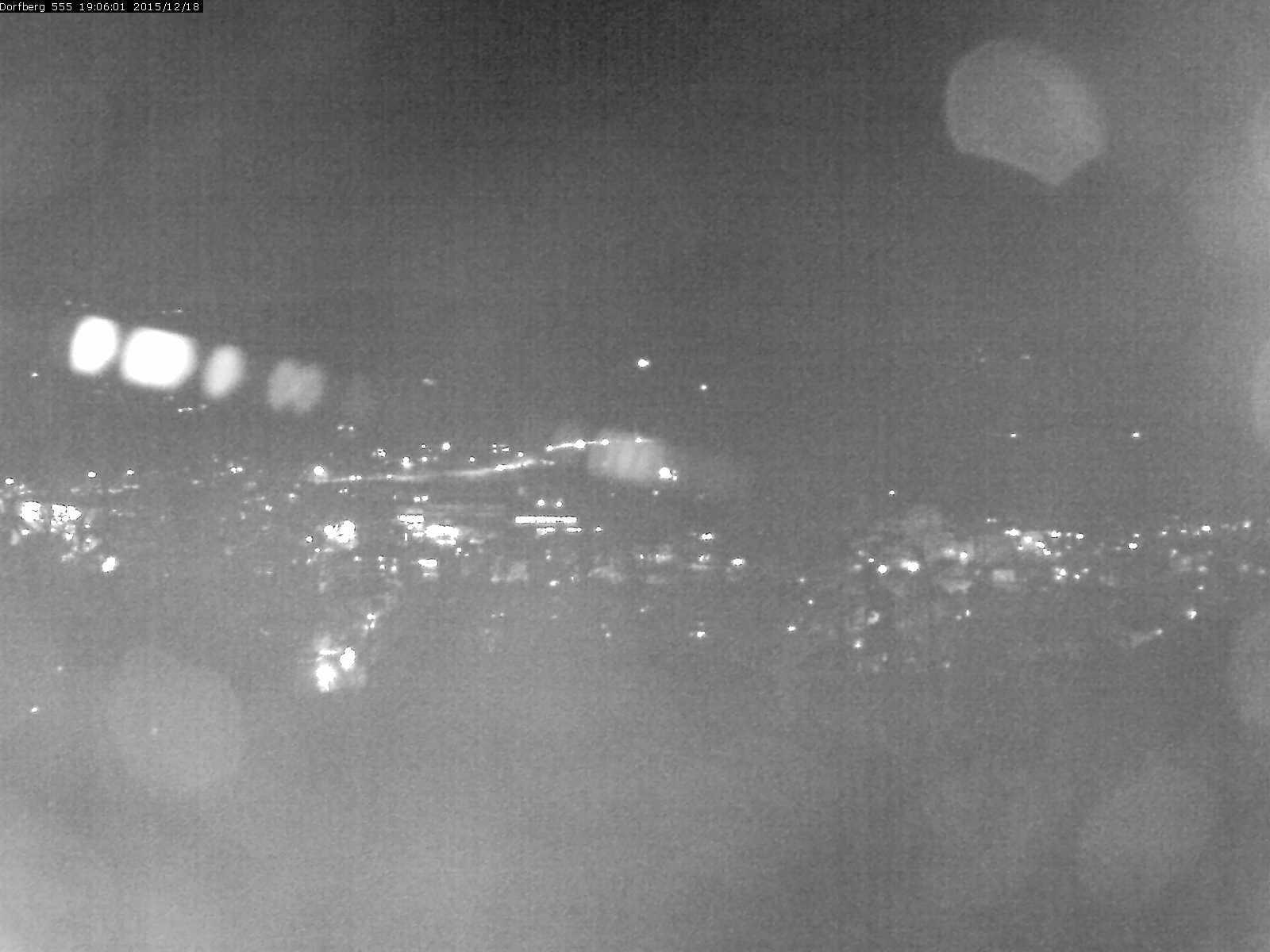 Webcam-Bild: Aussicht vom Dorfberg in Langnau 20151218-190601